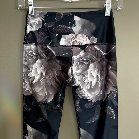 Noli Active Allure Floral Yoga Leggings Size XS Black Pink‎ Grey Rose Print - Picture 12 of 15